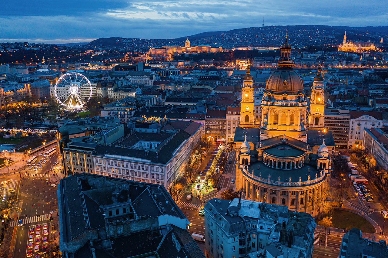 Budapest city centre and St. Stephen’s Basilica illuminated at Christmas